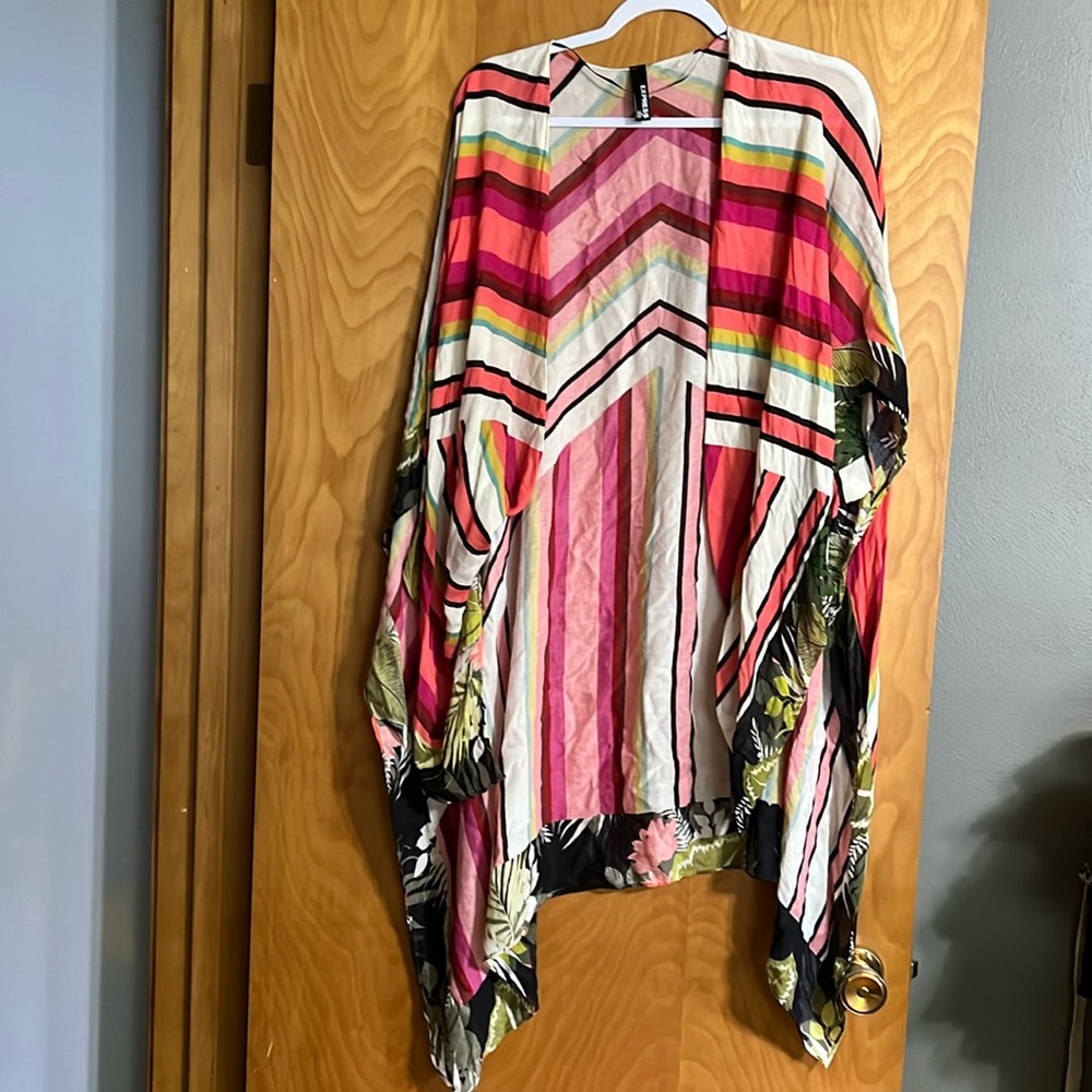 Express Kimono size o/s  lightweight   Very colorful